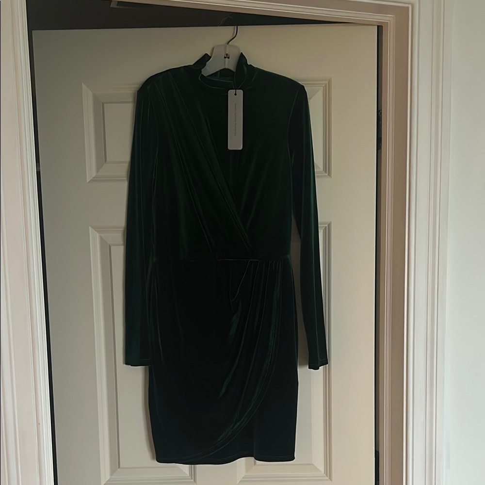 Black Halo Black V-Neck Long Sleeve Bodycon Dress
